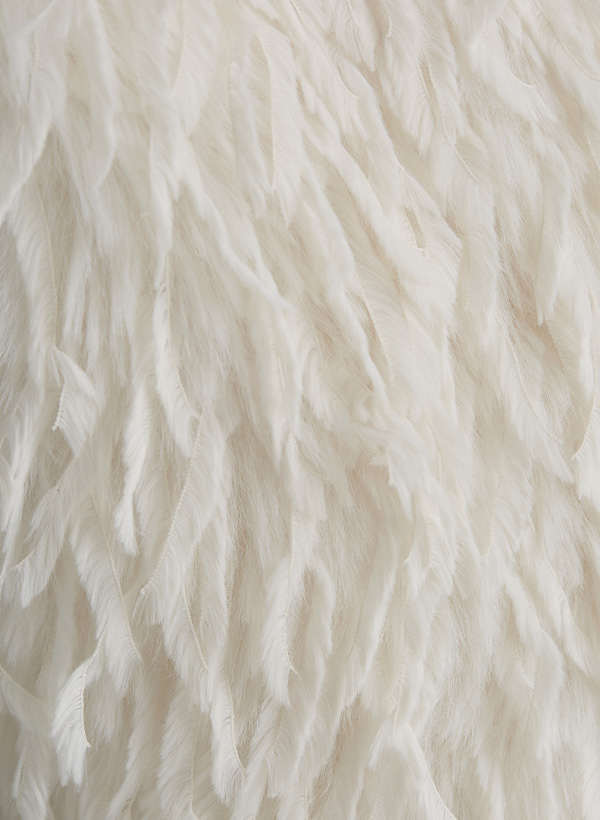 Weiße Kunstfell-Weste, flauschiges Material, Texturansicht