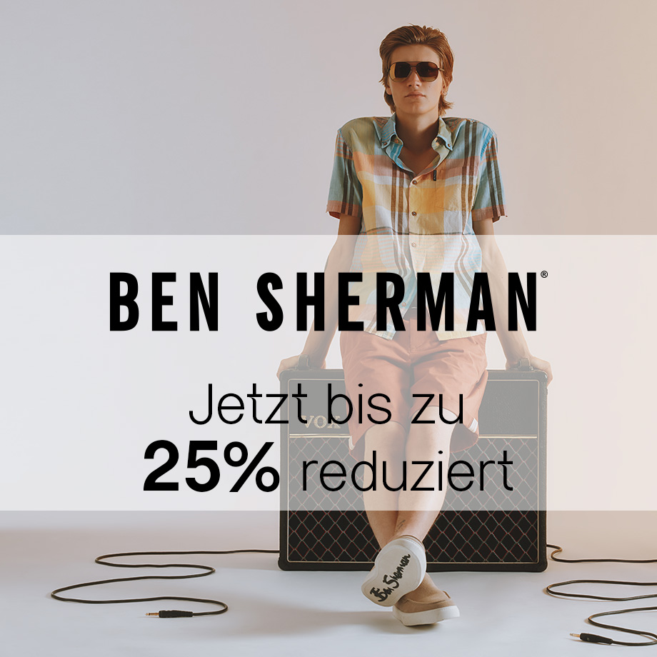 Bunt kariertes Freizeithemd aus Baumwolle, lässig mit Shorts und Sneakers getragen