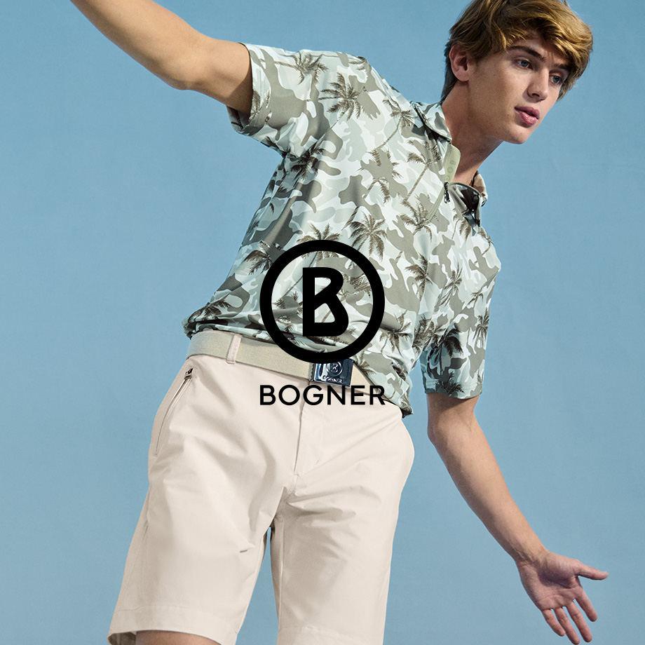 Hemd mit Palmenmuster und beige Shorts aus Baumwolle, lässig getragen