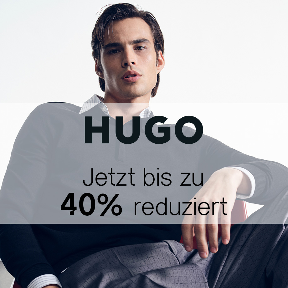 Elegantes dunkelblaues Langarmshirt mit gestreiftem Hemdkragen, klassisch kombiniert.