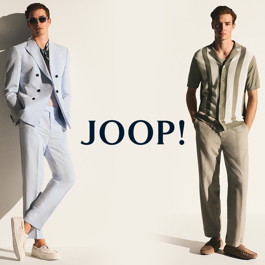 Hellblauer Leinenanzug mit weißem Hemd, Mann mit Sonnenbrille links; gestreiftes Poloshirt, beige Hose rechts