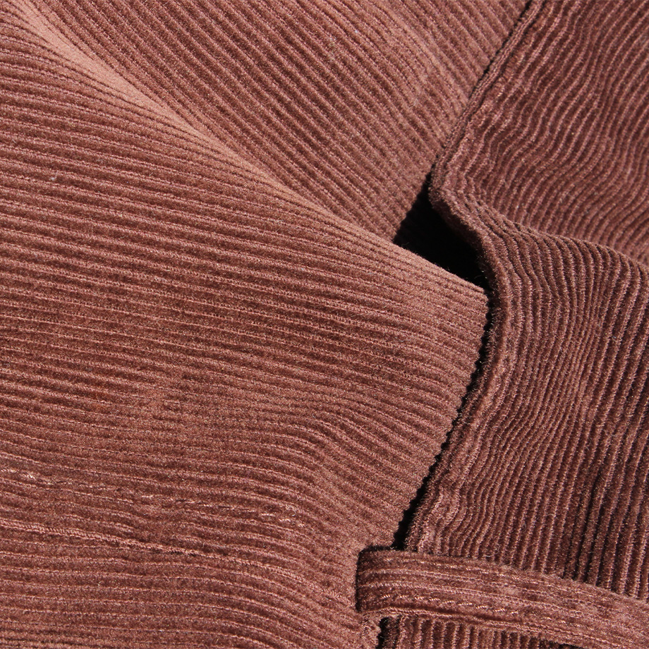 Cord-Hemd in Altrosa, gerippte Struktur, Nahaufnahme Material-Detail