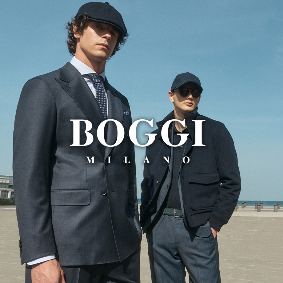 Männer in dunklen Business-Anzügen und Mänteln mit Krawatte, elegante Herrenmode im Freien
